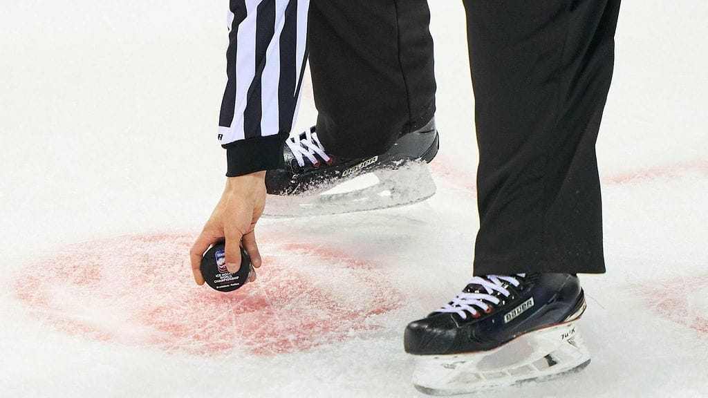 Paul Halloran kävi tuomarin kimppuun USPHL:n ottelussa. Kuvituskuva.