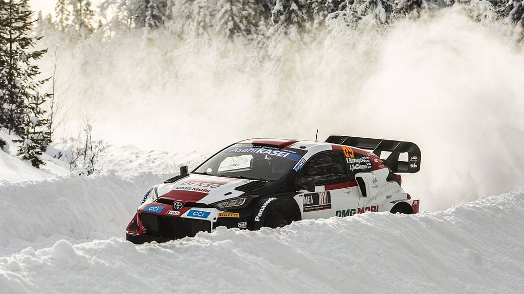 Kalle Rovanperä jatkaa Ruotsin MM-rallin kärjessä perjantain jälkeen.