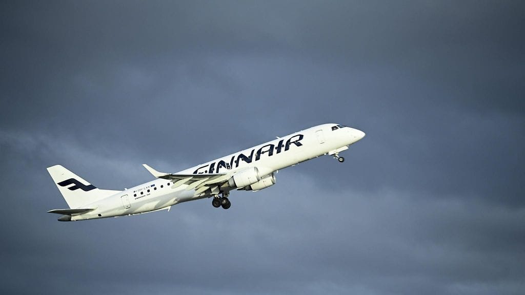 Finnair aloittaa muutosneuvottelut henkilöstön lomautuksista Venäjän ilmatilasulun vuoksi. Kuvituskuva.