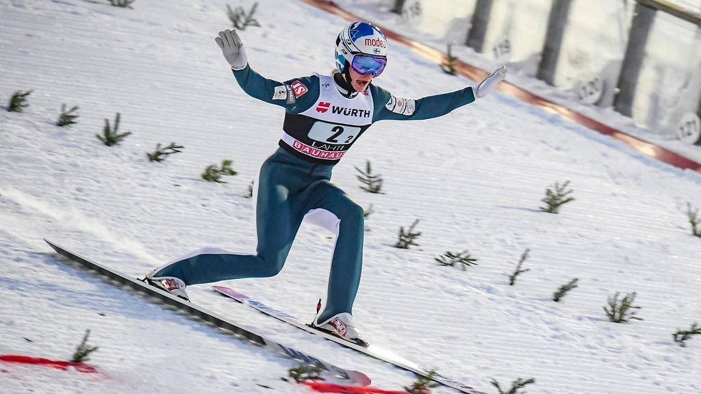Eetu Nousiainen nautti Lahden mäkikisan tunnelmasta.