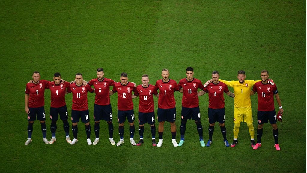 Tshekkikään ei pelaa Venäjää vastaan MM-jatkokarsinnoissa. Kuvassa Tshekin maajoukkue EM-kisoissa.