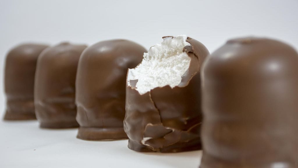 Brunberg tuo takaisin suukon, joka on ollut poissa vuosikaudet. Kuvituskuva.