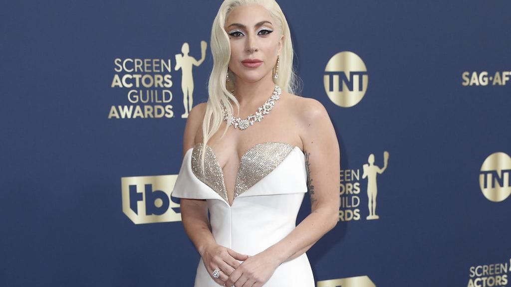 Lady Gaga tyrmää huhut, joiden mukaan hän odottaisi lasta