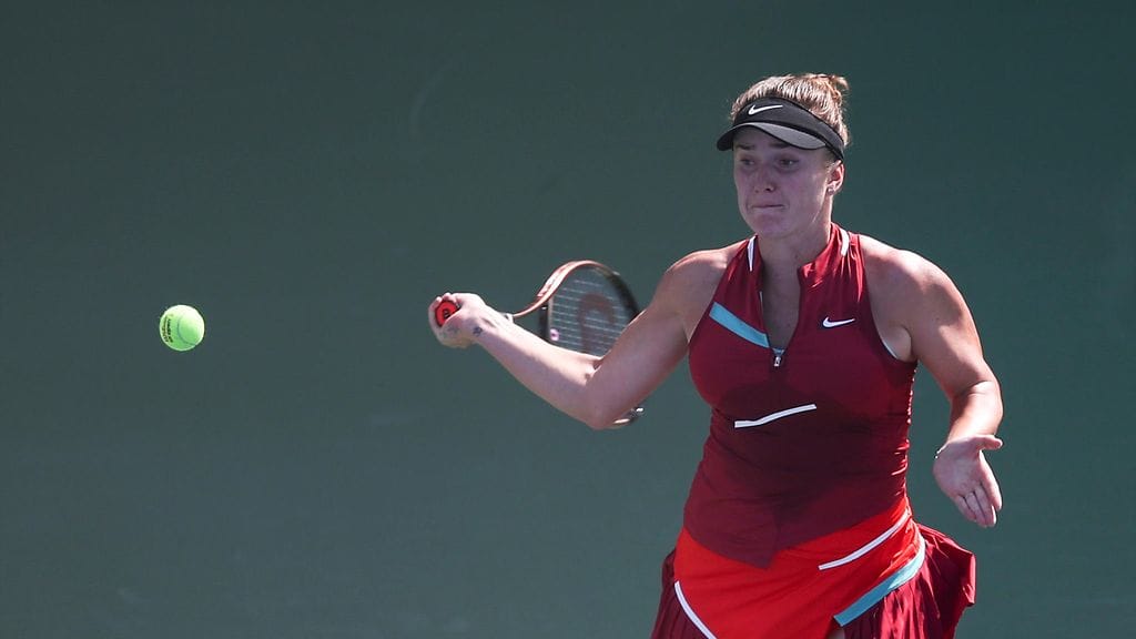 Ukrainalainen Elina Svitolina lahjoittaa tulevat palkintorahansa sotaa käyvälle kotimaalleen.