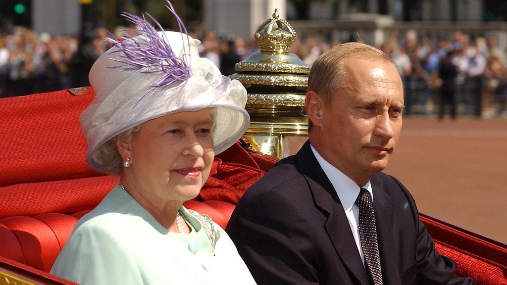 Kuningatar Elisabet ja Vladimir Putin vuonna 2003.