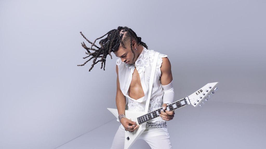 isaac sene kitara valkoinen