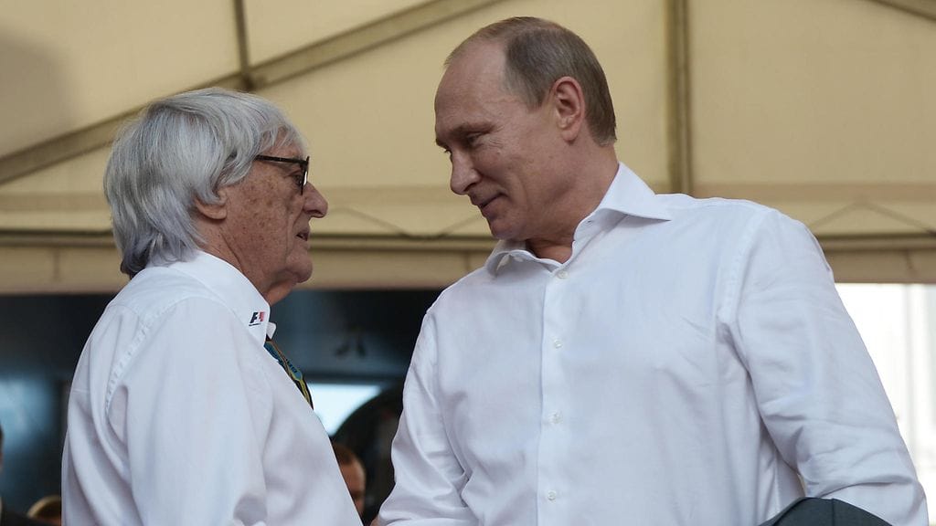 Bernie Ecclestone oli junailemassa Venäjän GP:tä Sotshiin yhdessä Vladimir Putinin kanssa. Kilpailu on ajettu vuodesta 2014 lähtien.