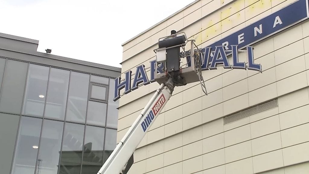 Hartwallin kylttejä poistettiin Hartwall-areenan seiniltä