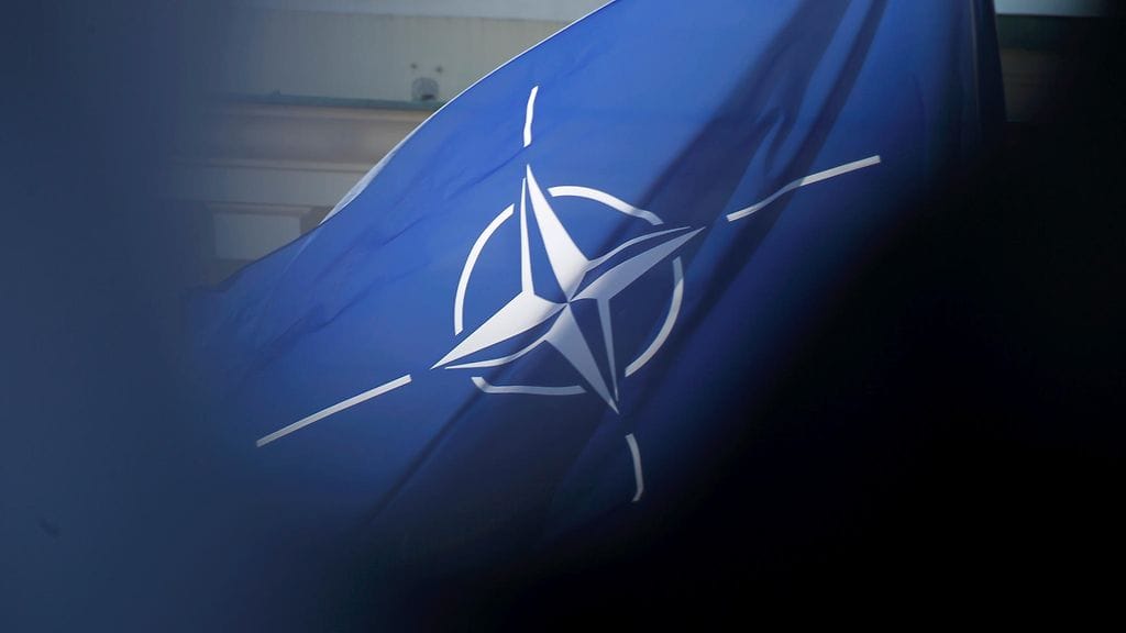 Tuoreen kyselytutkimuksen mukaan suomalaisten Nato-myönteisyys notkahti