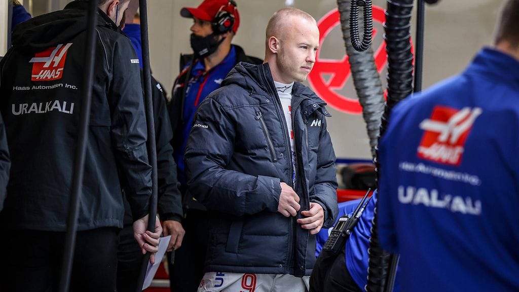 Skyn mukaan Nikita Mazepin saa lähtöpassit Haasilta.