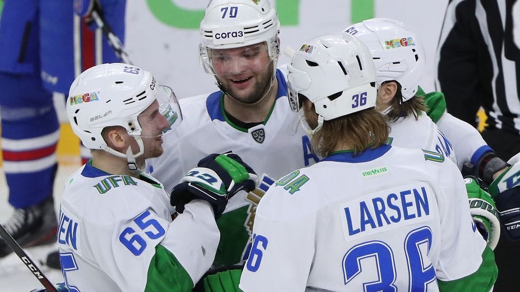 Sakari Manninen (vas.), Teemu Hartikainen (kesk.) ja Philip Larsen jättävät Salavat Julajev Ufan.