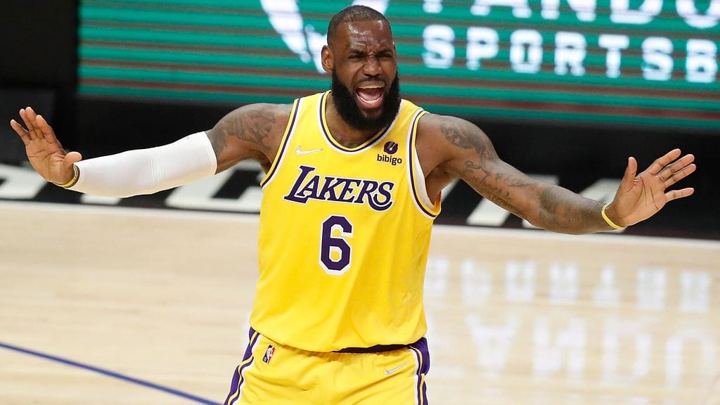 LeBron James oli hurjassa iskussa la-su-yön NBA-kierroksella.