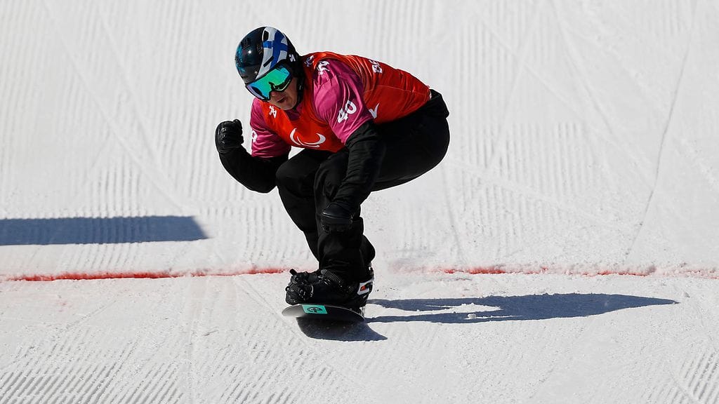 Matti Suur-Hamari oli Pekingin paralympialaisten lumilautacrossissa lyömätön kaikissa laskuissaan.