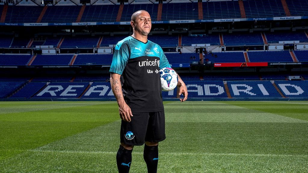 Roberto Carlos kuvattuna Unicefin hyväntekeväisyysottelun yhteydessä.