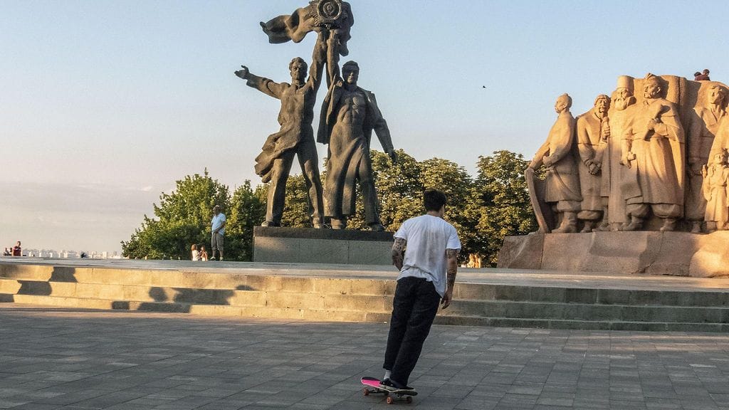 Neuvostoaikaisia patsaita Kiovassa.