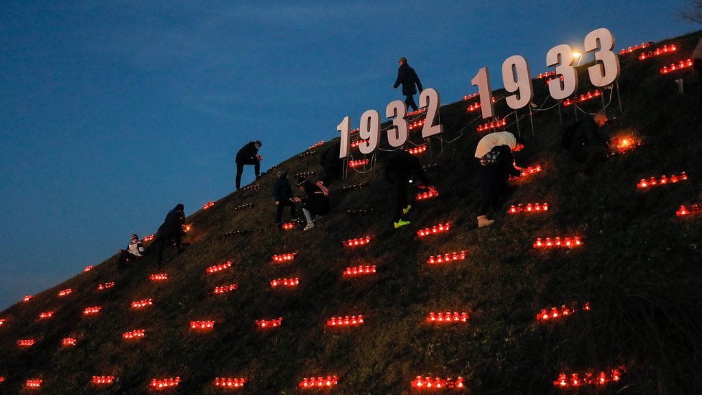Ukrainalaiset kunnioittivat vuonna 2021 suuren nälänhädän uhreja.