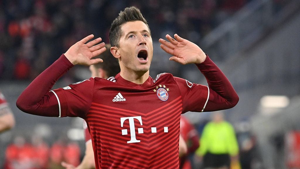 Robert Lewandowski kihautti Mestarien liigan historian nopeimman hattutempun.