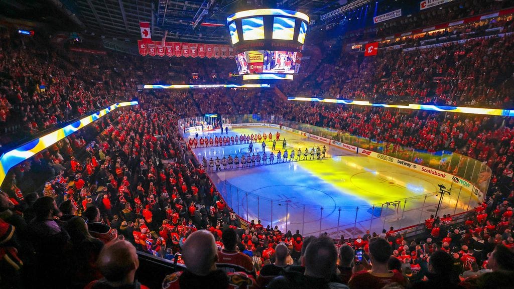 Kanadalaisseurat Calgary Flames ja Edmonton Oilers ovat ottaneet otteluissaan kantaa Ukrainan puolesta.