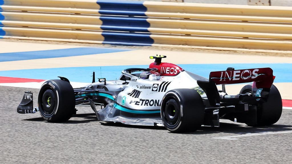 Mercedeksen uusi F1-auto pääsi yllättäämään kilpailijat pahemman kerran Bahrainin talvitesteissä.