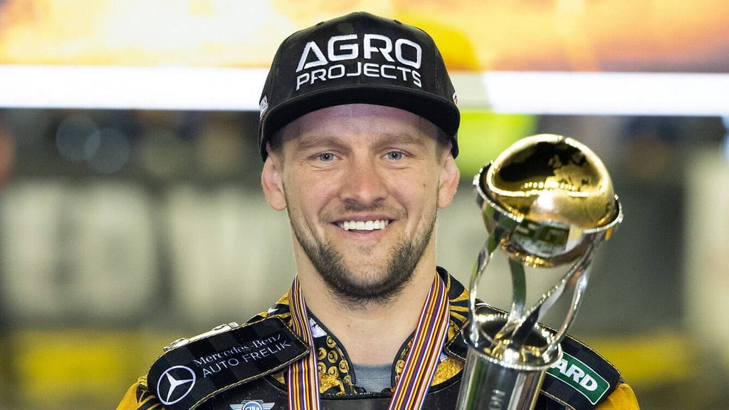 Artem Laguta voitti viime vuonna ensimmäisen henkilökohtaisen maailmanmestaruutensa. Jo ennen tätä hän oli voittanut Venäjälle kolme joukkuemaailmanmestaruutta.