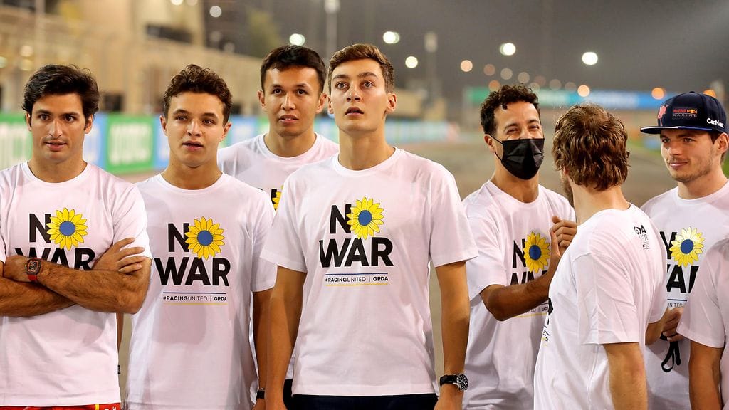 Daniel Ricciardolla (3. oikealta) todettiin koronatartunta kaksi päivää tämän kuvan jälkeen.