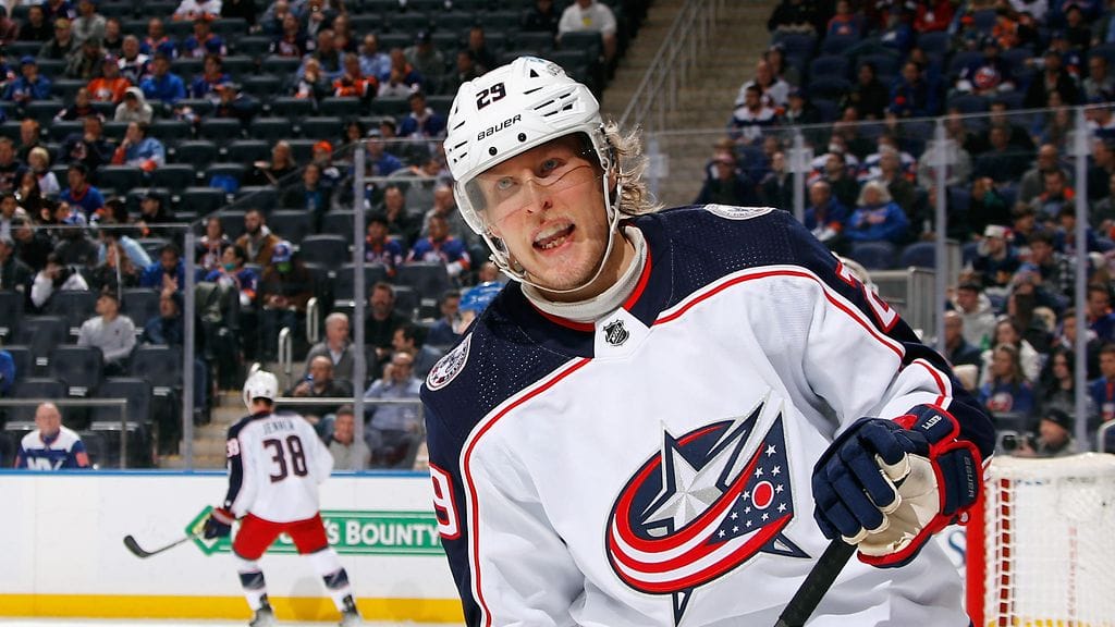 Patrik Laine loukkasi polveaan Minnesotaa vastaan.