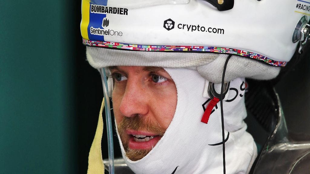 Sebastian Vettelin kypärässä on valtava määrä eri maiden lippuja.