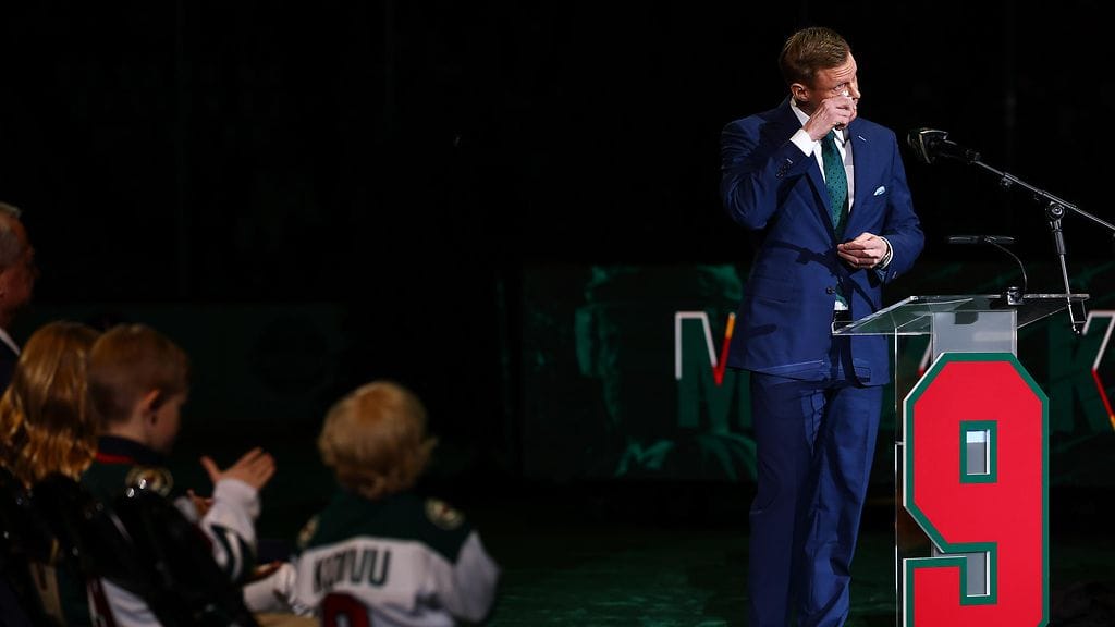 Mikko Koivu liikuttui hänelle järjestetyssä seremoniassa.