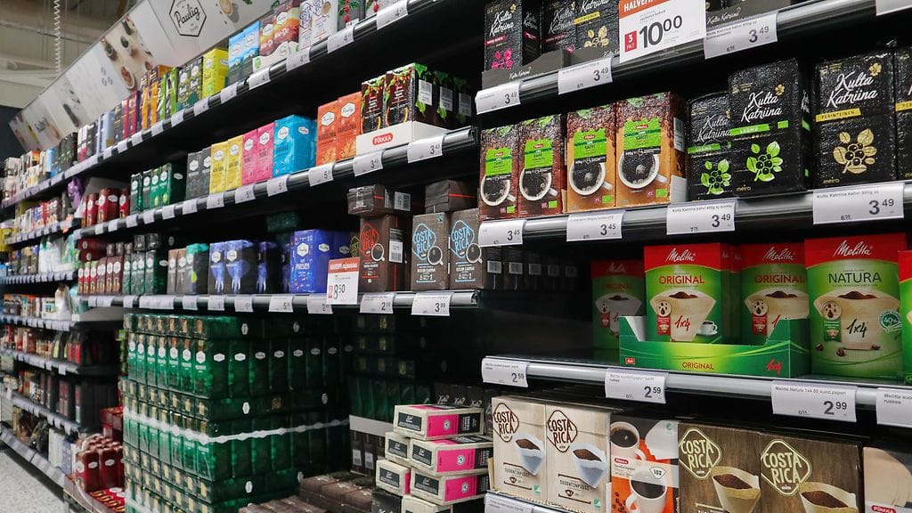 Kahvipaketin, kuten perinteisen Juhla Mokan hinta on jo paikoin yli kuusi euroa. Voiko hinta nousta entisestään?