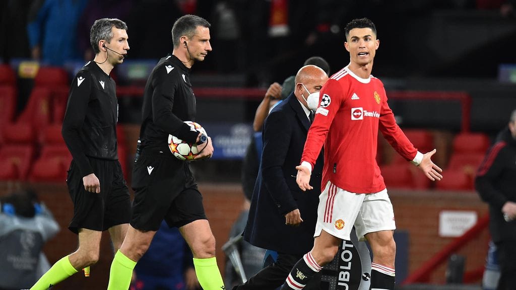 Manchester Unitedin Cristiano Ronaldo käytti energiaansa tuomaristolle valittamiseen Mestarien liigan neljännesvälieräottelussa.