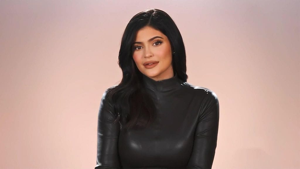 Kylie Jennerin tytär Stormi Webster, 7, arvosteli äitinsä vuosien takaista tyylikokeilua.