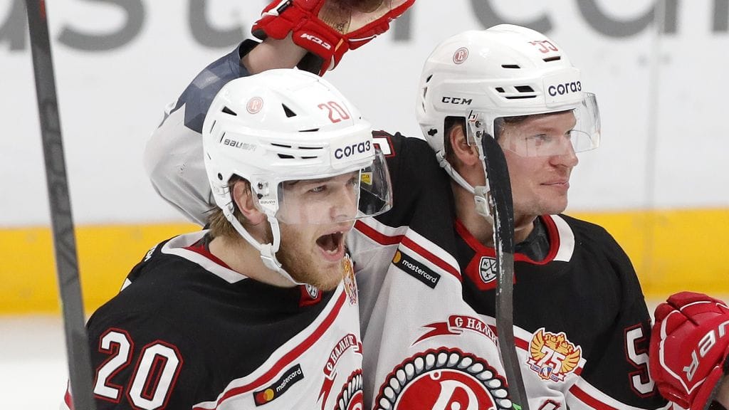 Niko Ojamäki (vas.) ja Miro Aaltonen jättävät Vitjazin.