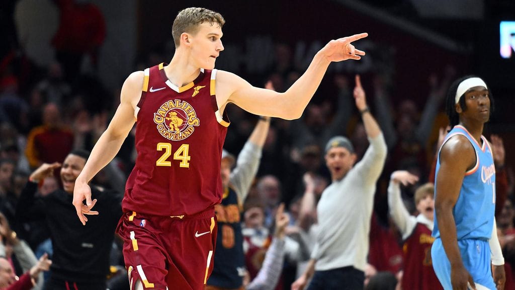 Lauri Markkanen pussitti 13 pistettä yön NBA-kierroksella.