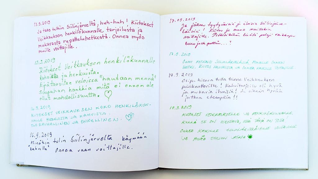 Tällaisin tekstein siilinjärveläiset lottovoittajat kirjoittivat Veikkauksen vieraskirjaan tunnelmistaan. Kuva: Veikkaus.