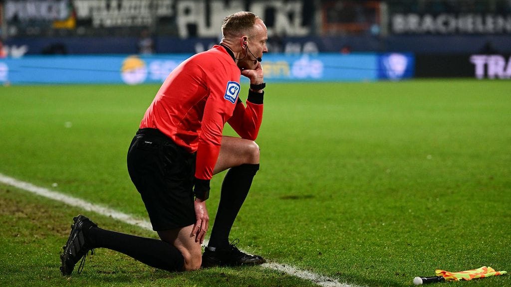 Christian Gittelmann sai osuman muovisesta oluttuopista.