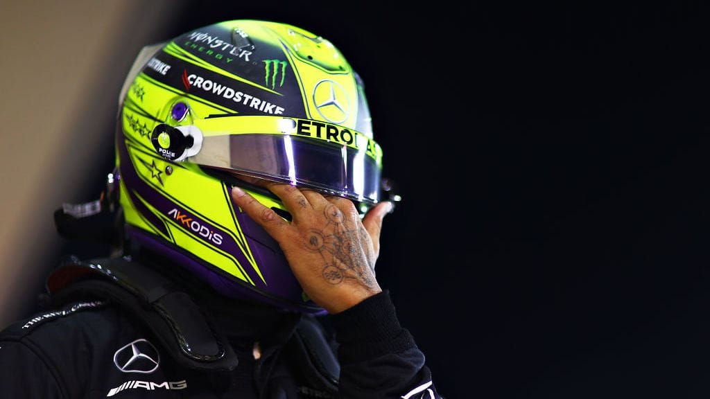 Lewis Hamilton ei usko pääsevänsä Ferrarien ja Red Bullien vauhtiin. Sen sijaan edessä on taistelu Alfa Romeota ja Haasia vastaan.