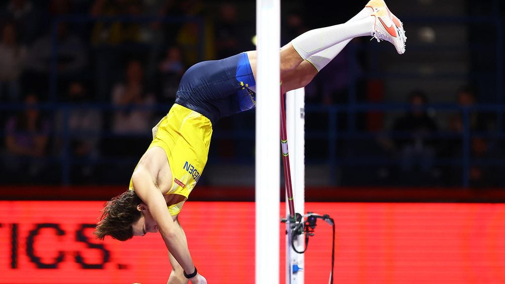 Armand Duplantis hyppäsi jälleen uuden maailmanennätyksen.