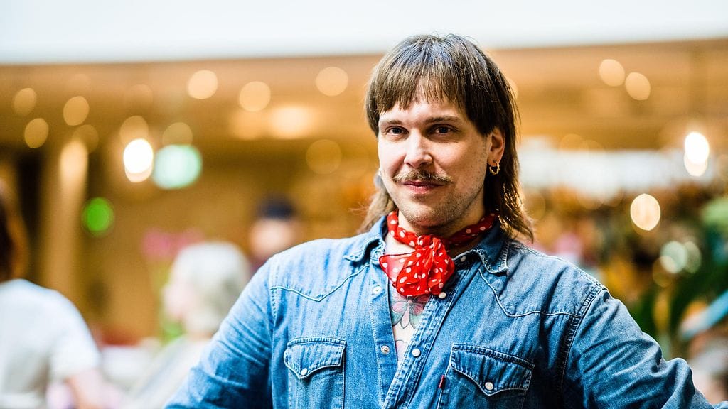 Manu muistetaan myös First Dates Suomi -ohjelmasta.