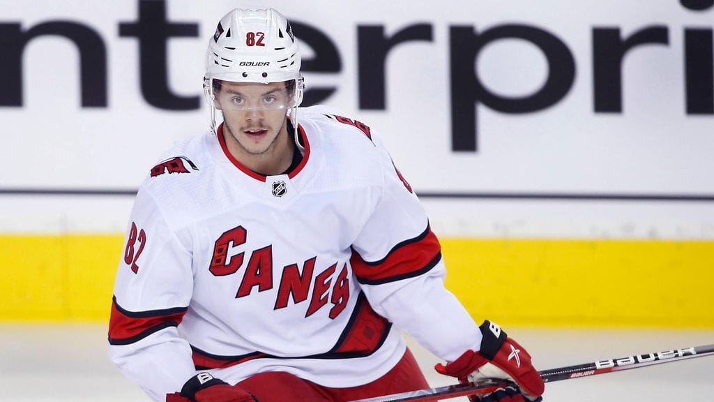 Jesperi Kotkaniemi solmi pitkän jatkosopimuksen Carolina Hurricanesin kanssa.