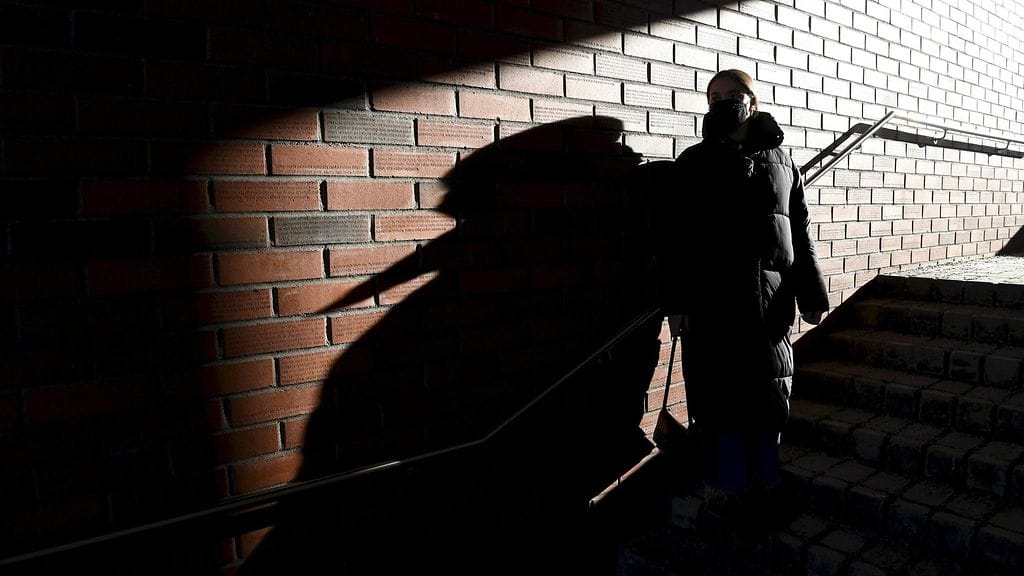 Keski-Suomen käräjäoikeus on tuominnut vankeuteen miehen, joka huijasi alaikäisiltä tytöiltä kuvia ja videoita, joissa he olivat vähissä vaatteissa tai alasti. Kuvituskuva.