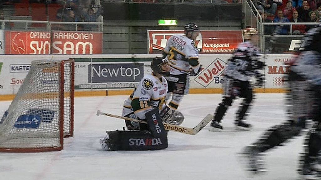 Ilves-vahti Miika Wiikmanilla riitti kiirettä perjantaina.