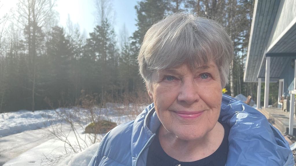 Elisabeth Rehn oli muuttamassa Kauniaisista ja kertoi jättäneensä autonsa lukitsematta hakiessaan asunnosta nopeasti lisää muuttokuormaa.