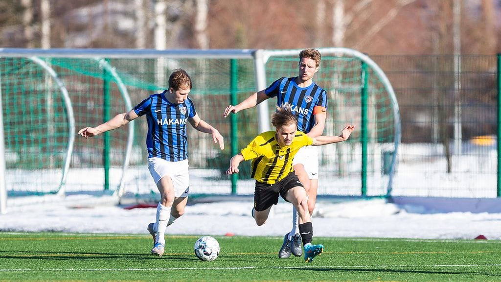 Suomen cupin finaali pelattiin viikko sitten hankien reunustamalla tekonurmella.