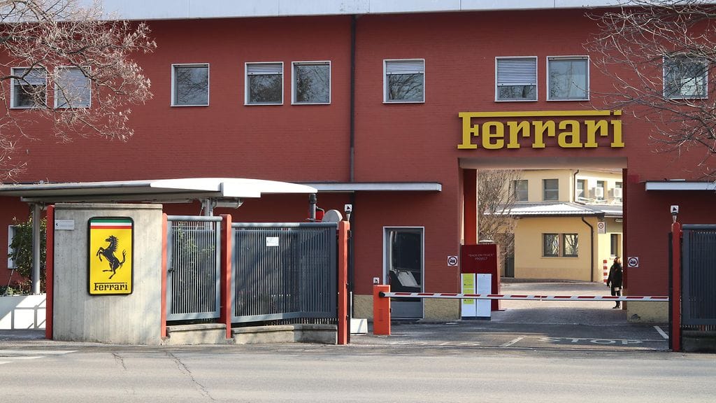 Ferrari esittelee tänä vuonna historiansa ensimmäisen katumaasturin. Autosta on julkaistu jo yksi kuva, jonka löydät jutun lopusta.
