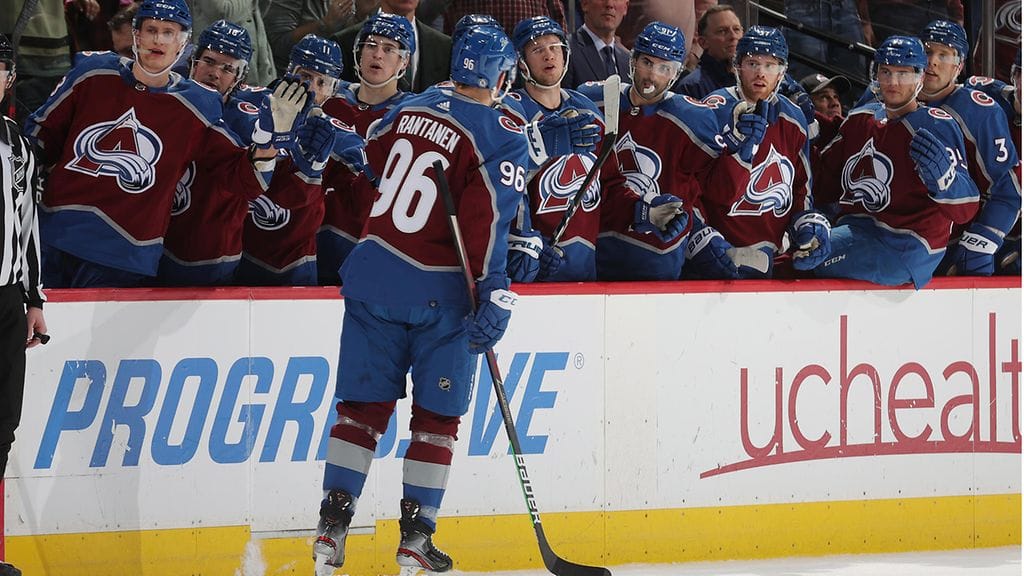 Coloradon kapteenistoon kuuluva Rantanen on tehnyt kuluvalla kaudella 61 ottelussa tehot 32+45=77. Se oikeuttaa sarjan pistepörssissä parhaan suomalaisen asemaan ja 13. sijaan.