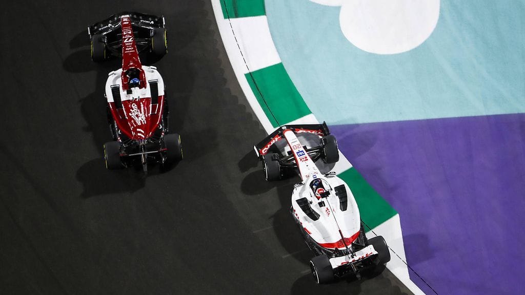 Valtteri Bottas kävi upeaa taistelua muun muassa Haasin Kevin Magnussenia vastaan, kunnes moottorin lämpötilat karkasivat kisan loppupuolella.