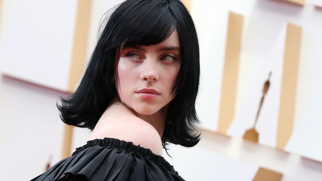 Billie Eilish kertoo haastattelussa touretten oireyhtymästä.