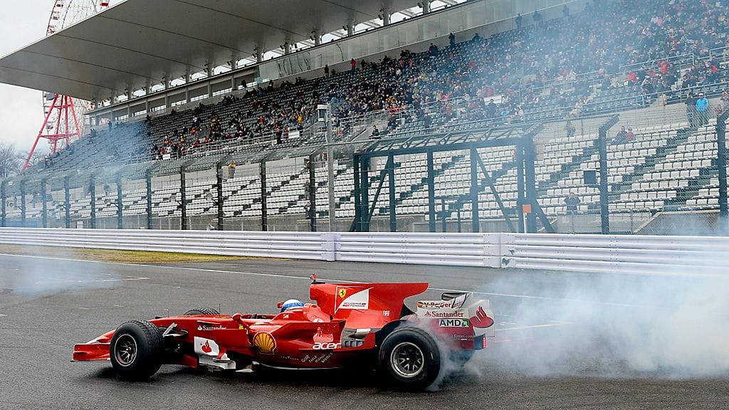 Mika Salo poltti kumia Suzukassa.