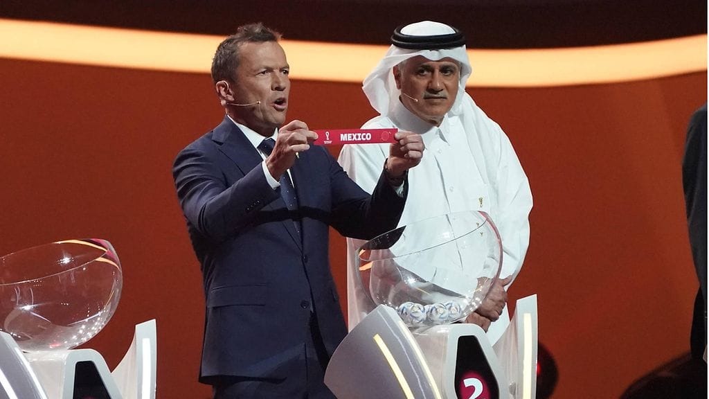 Saksalainen jalkapallolegenda Lothar Matthäus oli suorittamassa lohkoarvontaa.