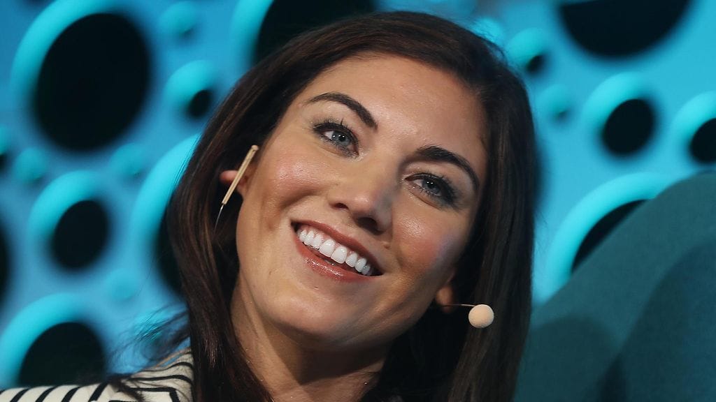 Hope Solo on kiertänyt peliuransa jälkeen puhumassa erilaisissa tapahtumissa.